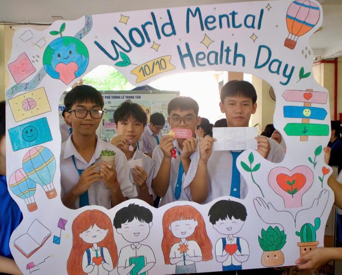  Học sinh Trường THPT Lê Trọng Tấn hào hứng “sạc pin tinh thần” 