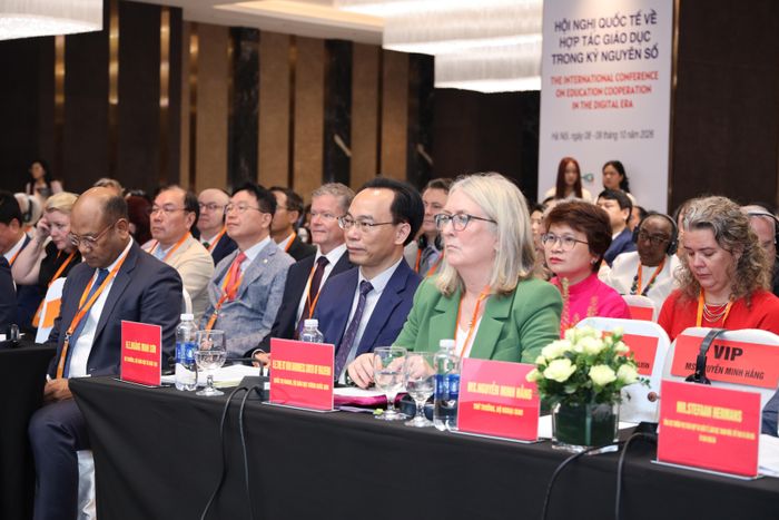  Đông đảo đại biểu quốc tế tham dự hội nghị. Ảnh: NGUYỄN MẠNH 