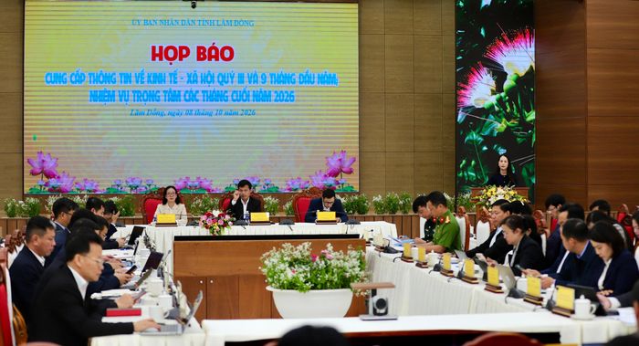  Đại diện các cơ quan, đơn vị tham gia buổi họp báo. Ảnh: ĐOÀN KIÊN 
