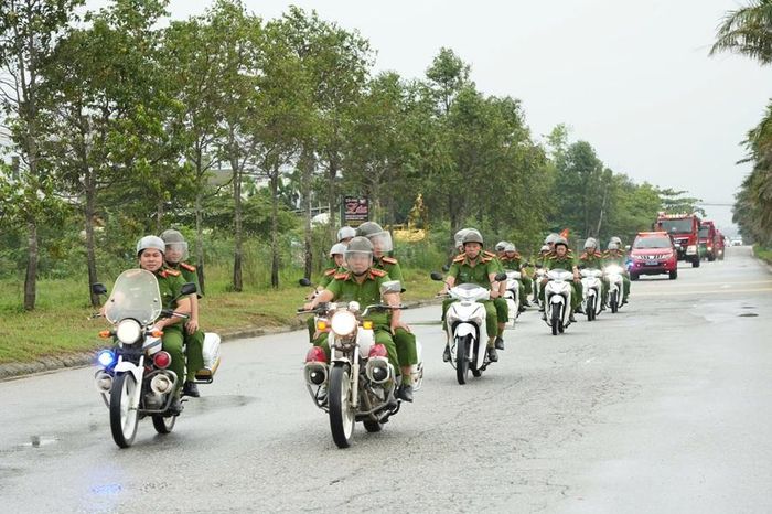  Công an TP Huế ra quân mở đợt cao điểm 60 ngày, đêm “Tổng rà soát, giải quyết các vấn đề nổi lên, phòng ngừa, đấu tranh, xử lý, làm sạch địa bàn” 