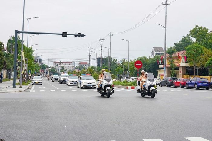  Công an TP Huế ra quân đợt cao điểm 60 ngày, đêm “Tổng rà soát, giải quyết các vấn đề nổi lên, phòng ngừa, đấu tranh, xử lý, làm sạch địa bàn” 