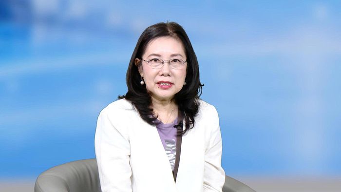  Bà Đỗ Thị Thúy Hương, Phó Chủ tịch kiêm Tổng Thư ký Hiệp hội Doanh nghiệp điện tử Việt Nam, trao đổi tại tọa đàm. Ảnh: NGHIÊM LAN 