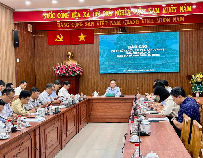  Buổi làm việc về các dự án cải tạo, xây dựng lại chung cư cũ trên địa bàn phường An Đông, TPHCM. Ảnh: THANH HIỀN 