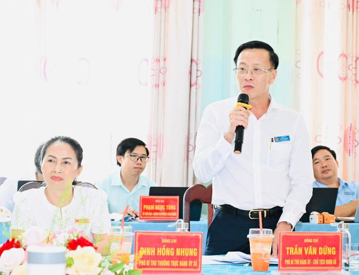 Lãnh đạo xã Bàu Lâm phát biểu tại hội nghị. Ảnh: VIỆT DŨNG