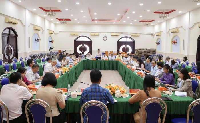  Đoàn khảo sát của Ban Tuyên giáo Thành ủy TPHCM đã làm việc với các phường Gia Định, phường Xuân Hòa, phường Tăng Nhơn Phú, phường Phú Nhuận về tình hình triển khai thực hiện phong trào “Bình dân học vụ số” 