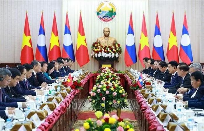  Thủ tướng Lê Minh Hưng và Thủ tướng Lào Saleumxay Kommasith chủ trì hội đàm. Ảnh: TTXVN 