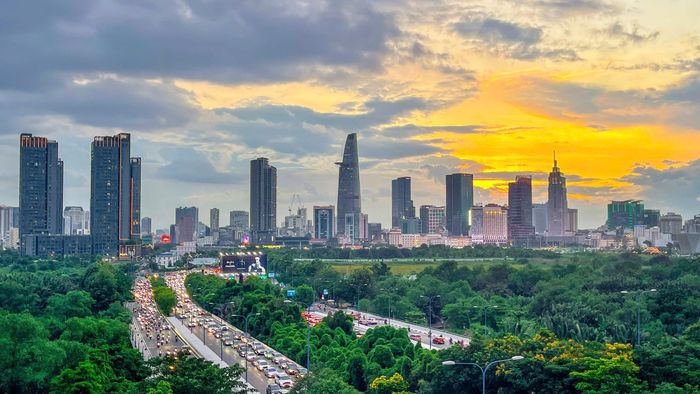 Các tuyến giao thông và khu vực trung tâm TPHCM nhìn từ phường An Khánh. Ảnh: HOÀNG HÙNG
