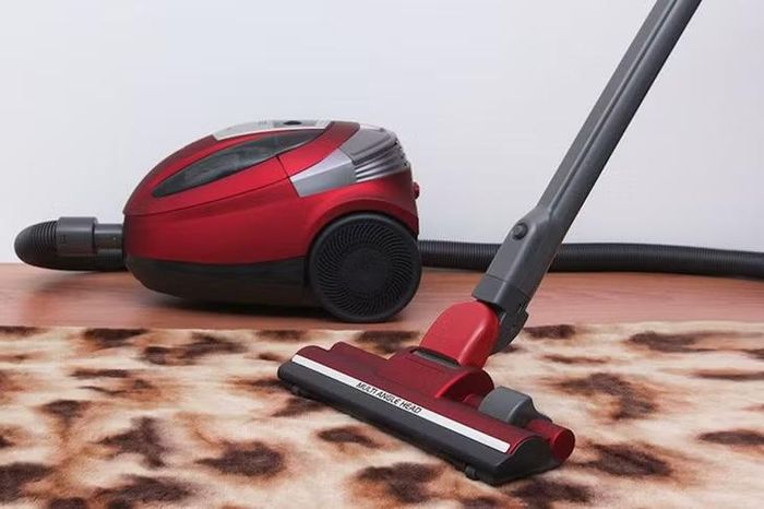 2. Bên cạnh khu vực giặt giũ, máy hút bụi lau nhà đa năng cũng đang trở thành lựa chọn phổ biến nhờ khả năng xử lý đồng thời bụi bẩn và vết bám trên sàn chỉ trong một lần vận hành.