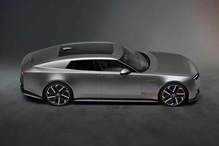 Vào năm 2021, khi Jaguar tuyên bố hãng không còn muốn cạnh tranh với BMW, Audi và Mercedes-Benz mà thay vào đó sẽ đối đầu với Porsche và Bentley bằng một danh mục sản phẩm thuần điện, nhiều người đã hoài nghi. Xét cho cùng, một thương hiệu có bề dày lịch sử như Jaguar hiếm khi thực hiện một sự thay đổi mang tính triệt để đến vậy.
