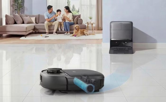 Máy vệ sinh cầm tay tháo rời giúp xử lý sofa, nệm, thảm và cầu thang, trong khi trạm All-in-One tự động đổ rác, giặt, sấy mop và bổ sung nước.