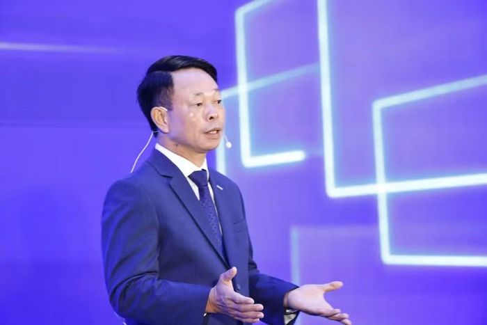 Nhà báo Phùng Công Sưởng - Tổng biên tập Báo Tiền Phong chia sẻ tại buổi họp báo.