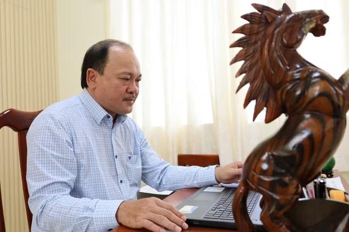 Ông Nguyễn Chí Hiếu, Hiệu trưởng Trường THPT chuyên Phan Ngọc Hiển.