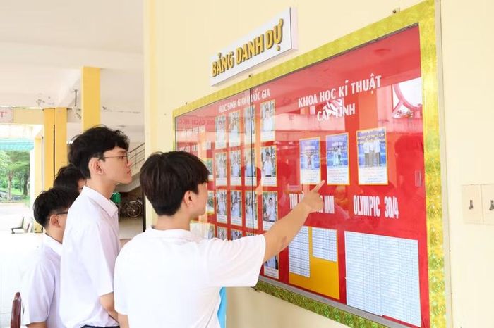 Bảng vinh danh học sinh tiêu biểu ở trường.