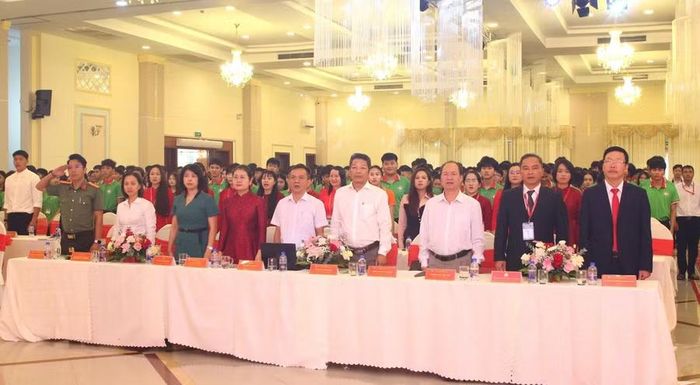 Đại biểu tỉnh Đắk Lắk cùng lãnh đạo, cán bộ giáo viên, HSSV nhà trường dự khai giảng năm học 2026-2027.