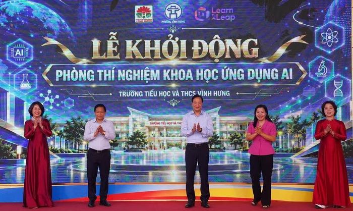 Lễ khởi động phòng thí nghiệm khoa học ứng dụng AI.