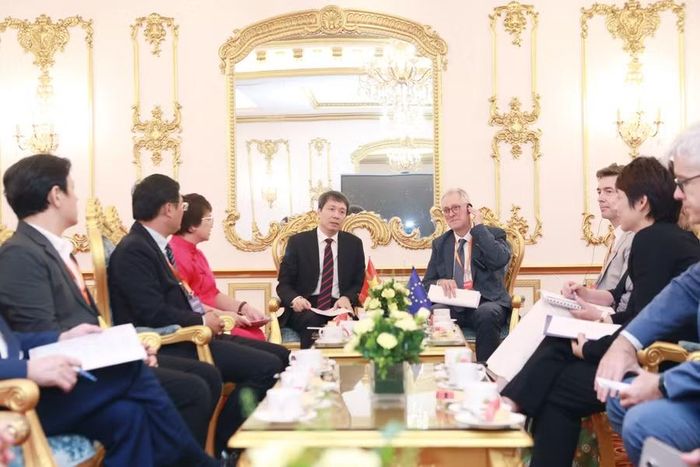Thứ trưởng Phạm Quang Hưng tiếp phái đoàn thuộc Ủy ban Châu Âu. Ảnh: Đình Tuệ.