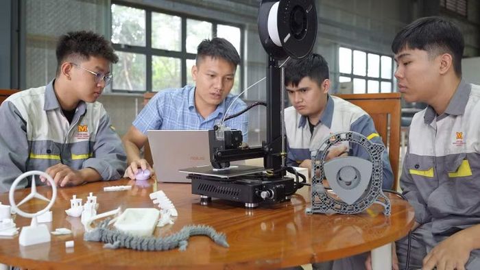 Trang bị kỹ năng AI sớm, bài bản là cách tốt nhất để người học tránh bỡ ngỡ, thiếu tự tin và nhanh chóng hòa nhập hơn khi đặt chân vào những môi trường mới. Ảnh NTCC.