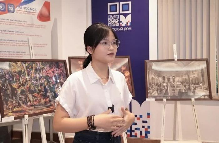 Bạn Phạm Thùy Trang chia sẻ cảm nghĩ của mình về dự án.(Ảnh: Minh Hằng)