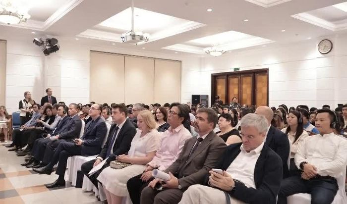 Các đại biểu, khách mời chăm chú lắng nghe trình bày về dự án.(Ảnh: Minh Hằng)