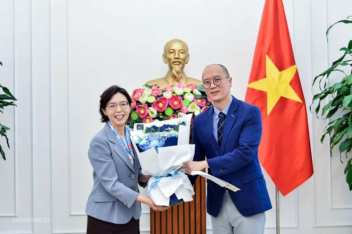 Đại sứ Hàn Quốc tại Việt Nam Lee Miyon tham dự Lễ trao Giấy phép mở lại Văn phòng thường trú KBS.