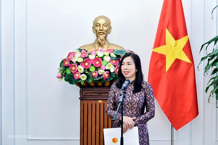 Thứ trưởng Ngoại giao Lê Thị Thu Hằng phát biểu tại buổi lễ trao Giấy phép mở lại Văn phòng thường trú KBS tại Việt Nam.