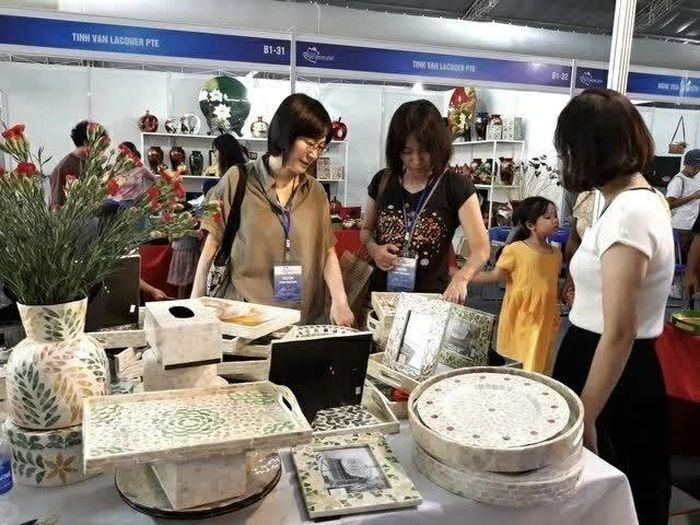 Hanoi Gift Show 2026 khuyến khích doanh nghiệp, nghệ nhân đổi mới mẫu mã, ứng dụng thiết kế hiện đại trên nền tảng di sản truyền thống. (Nguồn: Sở Công Thương)