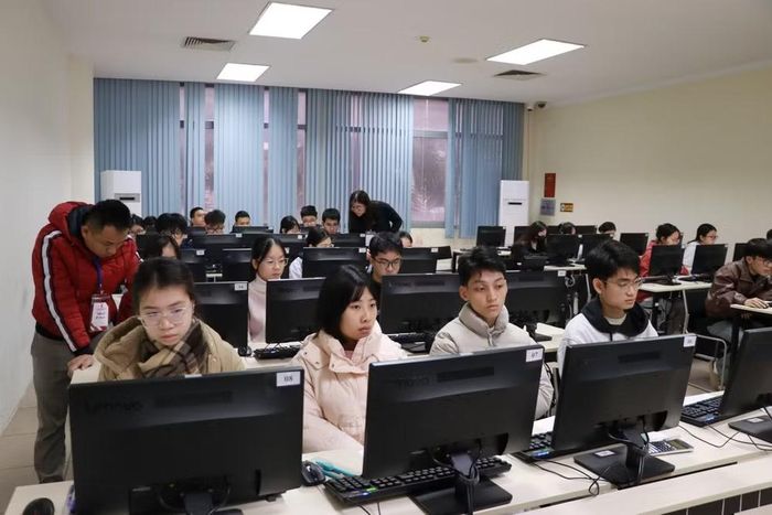 Thí sinh tham dự kỳ thi TSA tháng 1/2026 tại ĐH Bách khoa Hà Nội. Ảnh: Hà Phương