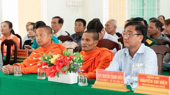 Quang cảnh buổi lễ chào mừng Sene Dolta của người dân tại xã Bình Phú (Ảnh: Trí Trần)