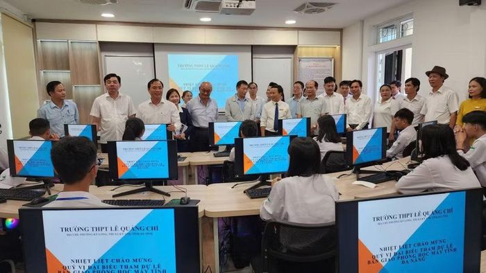 Formosa Hà Tĩnh trao tặng phòng học máy tính cho Trường THPT Lê Quảng Chí - Phường Vũng Áng