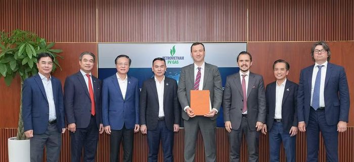Lãnh đạo PV GAS và Gazprom International tại buổi làm việc.