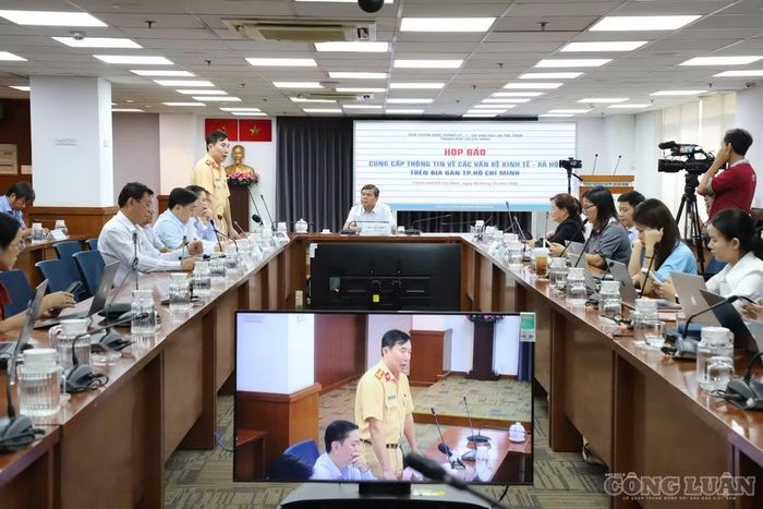 Toàn cảnh họp báo chiều ngày 8/10.
