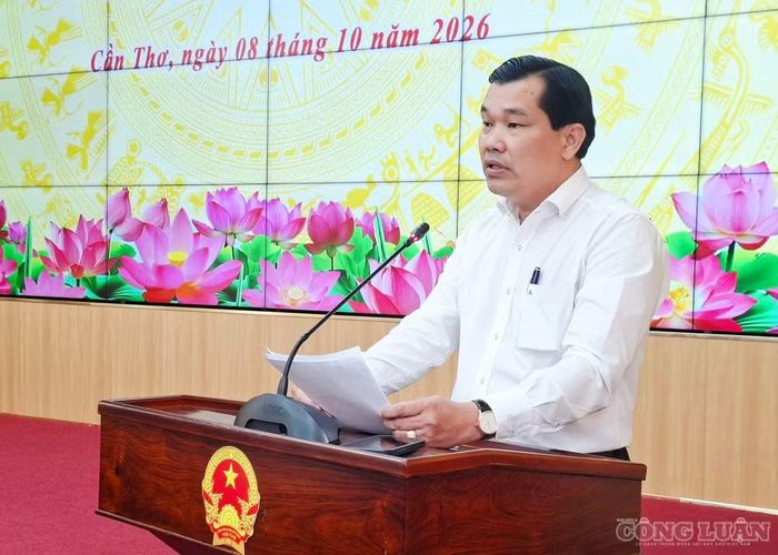 Ông Lê Minh Tuấn, Phó Giám đốc Sở Văn hóa, Thể thao và Du lịch TP Cần Thơ thông tin tại buổi họp báo.