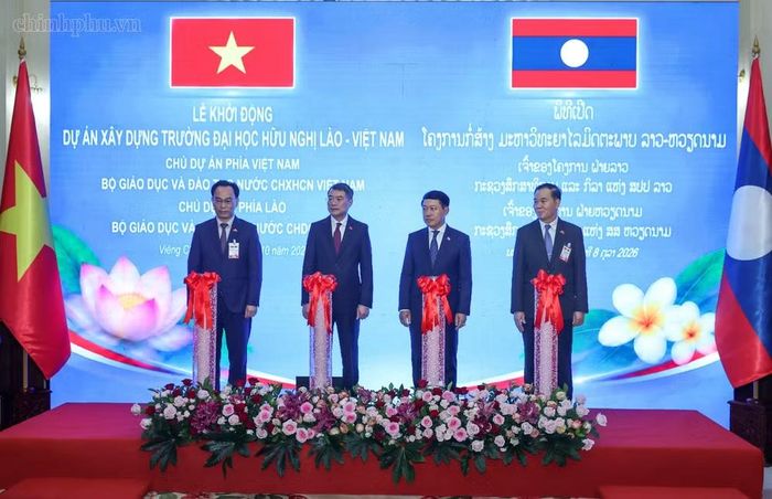 Thủ tướng Chính phủ Lào Saleumxay Kommasith và Thủ tướng Chính phủ Lê Minh Hưng đã dự lễ khởi động dự án xây dựng Trường Đại học Hữu nghị Lào - Việt Nam, do Bộ Giáo dục và Đào tạo Việt Nam cùng Bộ Giáo dục và Thể thao Lào tổ chức. Ảnh: CP