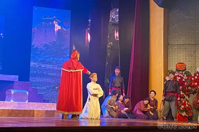 Một vài phân cảnh trong vở "Huyền tích Hồ Gươm".