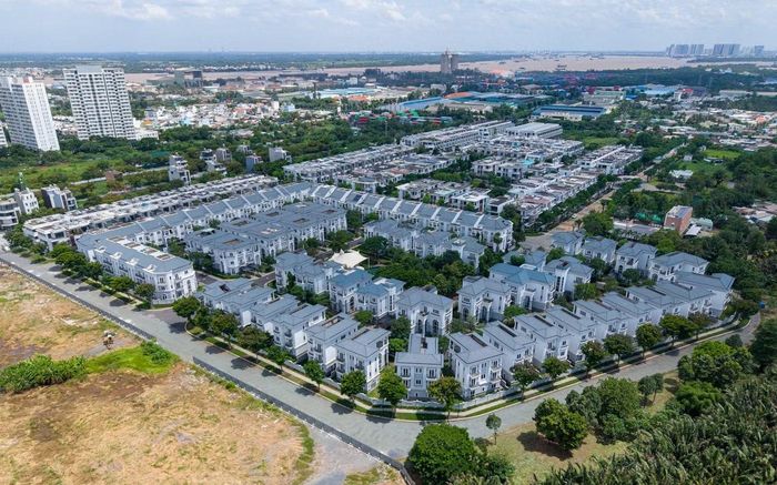 Khu đô thị Cát Lái xây dựng xong nhưng ít dân về ở. Ảnh: Trần Chung.
