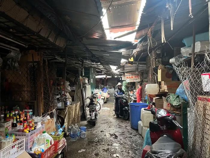 Bên trong chợ Kim Liên trước khi cải tạo.