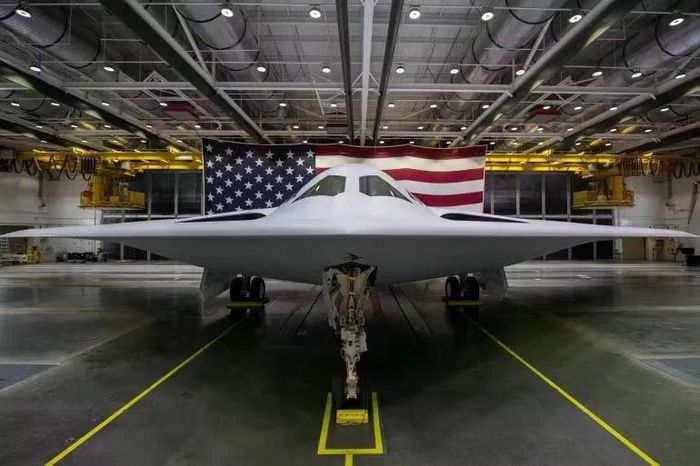 Máy bay ném bom tàng hình công nghệ cao B-21 Raider.