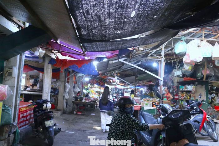 Từ những khu chợ xuống cấp đến các công trình tiền tỷ vắng khách, bài toán đặt ra với Nghệ An là vừa bảo đảm an toàn cho tiểu thương, người dân, vừa nâng hiệu quả khai thác các khu chợ đã đầu tư, tránh lãng phí nguồn lực.