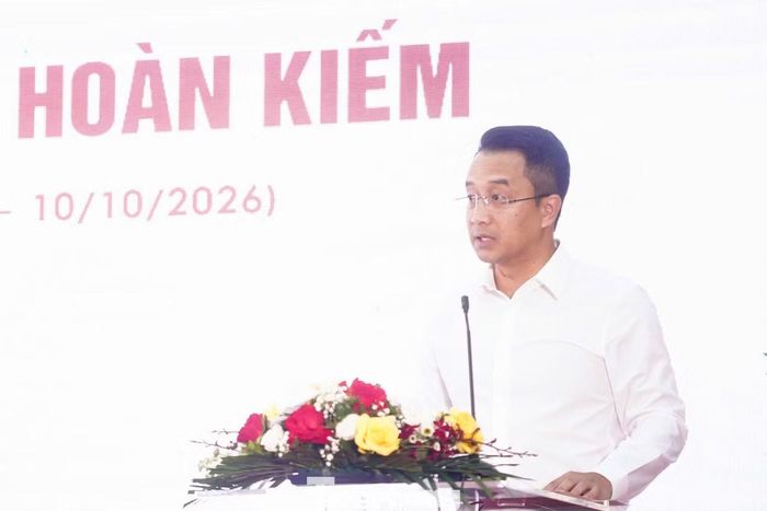 Chủ tịch UBND phường Hoàn Kiếm Trịnh Hoàng Tùng phát biểu tại lễ khởi công