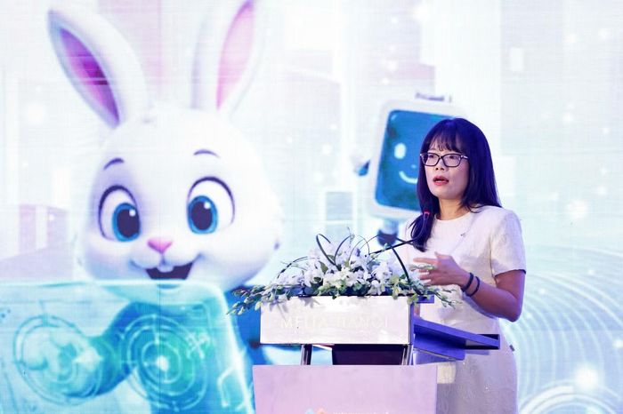 Bà Đoàn Hồng Nhung - Thành viên Ban Điều hành, Giám đốc Khối Bán lẻ Vietcombank, đại diện Nhà tài trợ Kim cương Vietcombank.