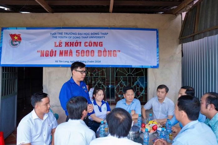 Anh Nguyễn Trí Túc phát biểu tại lễ khởi công ngôi nhà 5.000 đồng.