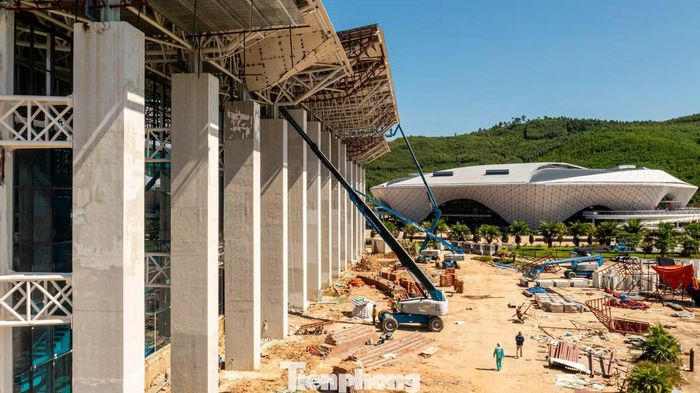 Hiện tại chủ đầu tư đang yêu cầu các nhà thầu tập trung nguồn lực máy móc, thiết bị tổ chức thi công các hạng mục còn lại nhằm đưa công trình sửa chữa, nâng cấp nhà thi đấu thể thao dưới nước đi vào hoạt động trong tháng 12/2026, hoàn thành xong trước kế hoạch đề ra 1 năm.