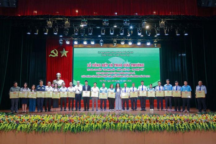 Các cá nhân được vinh danh tại Lễ Tổng kết Đợt thi đua cao điểm của Transerco.