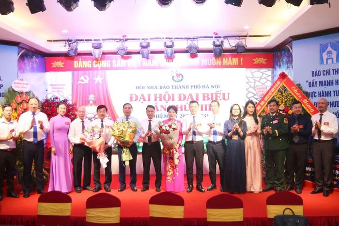 Ra mắt Ban Chấp hành Hội Nhà báo thành phố Hà Nội khóa VIII, nhiệm kỳ 2026-2031.