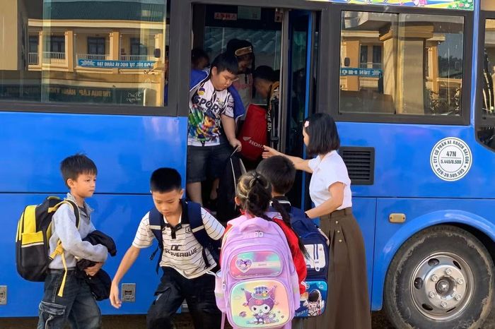 Việc đưa đón học sinh được duy trì hàng ngày