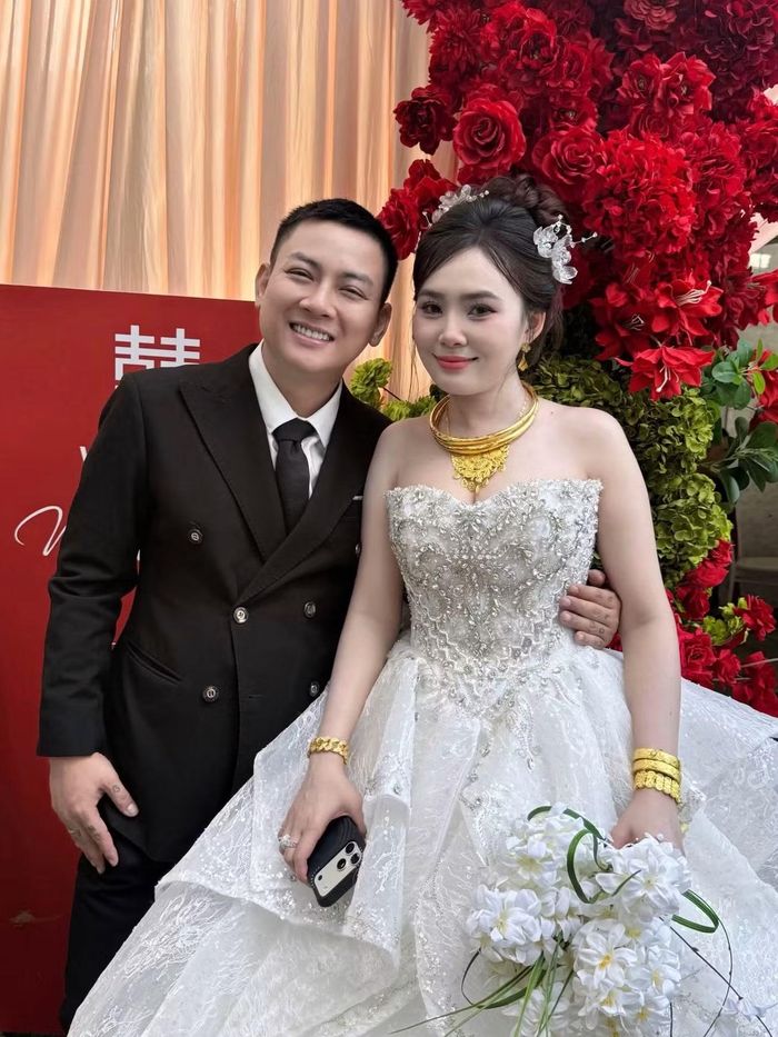 Nam ca sĩ tổ chức đám cưới hôm 6/10.