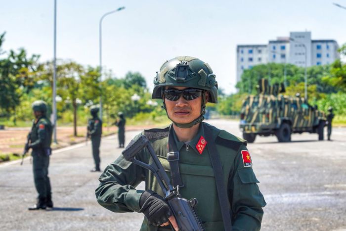 Các sĩ quan Cảnh sát gìn giữ hòa bình nỗ lực tham gia diễn tập, phô diễn năng lực tác chiến vững vàng, tinh nhuệ.