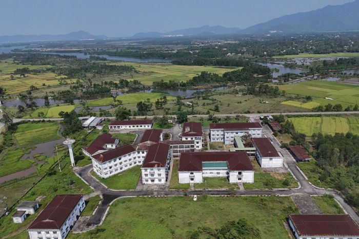 Bệnh viện đa khoa Chân Mây được đầu tư gần 170 tỷ đồng nhưng sau đó gần như bỏ hoang.