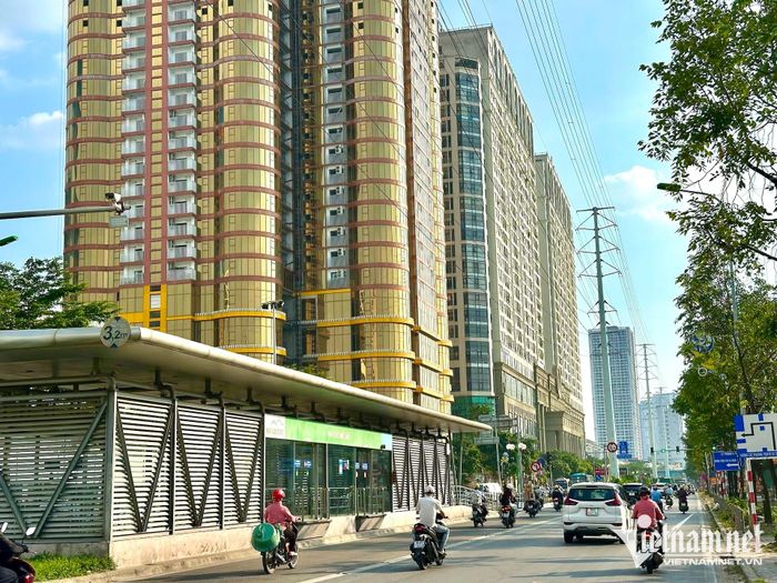 Nguồn cung chung cư mới tại Hà Nội chủ yếu tập trung ở phân khúc cao cấp, siêu sang, trong khi căn hộ bình dân dưới 25 triệu đồng/m2 gần như vắng bóng. Ảnh: Hồng Khanh
