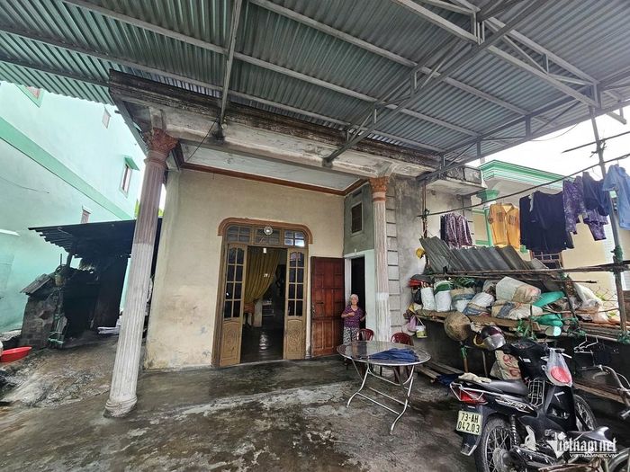 Căn nhà xuống cấp của gia đình. Ảnh: Hải Sâm